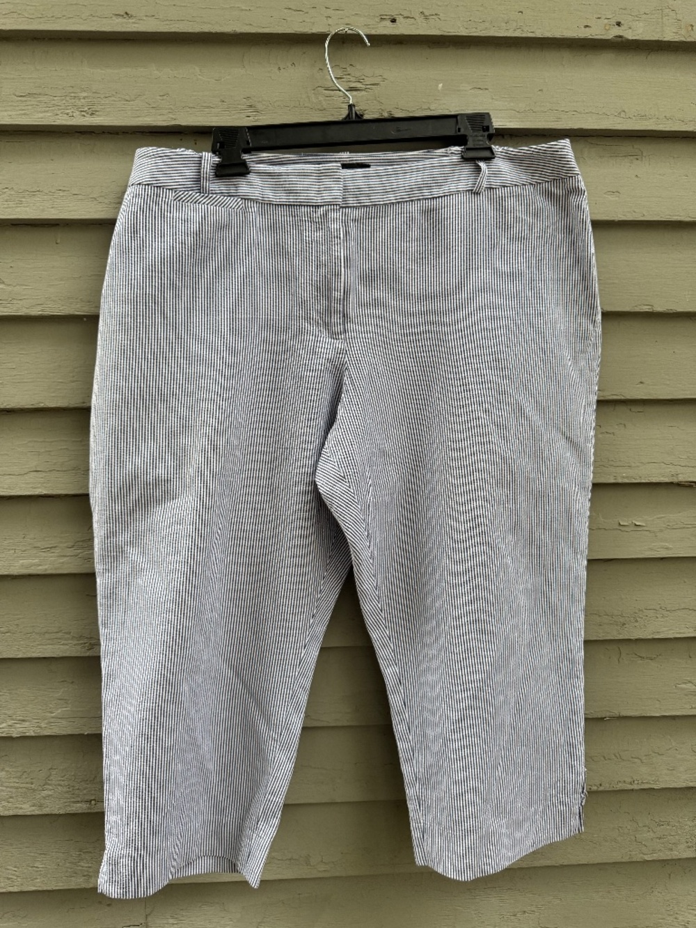 Talbots Seersucker Cropped Pants Tapered Leg Navy/White Stripe Size